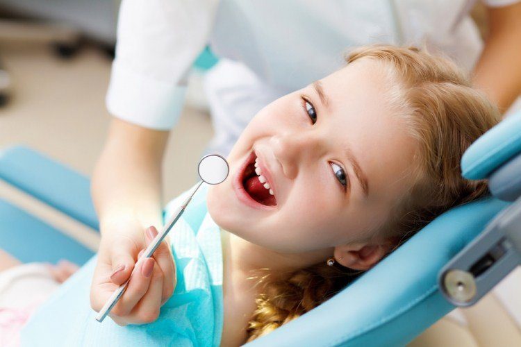https://aamirsdentalsurgery.com/wp-content/uploads/2023/01/pediatric-dentistry-helping-parents.jpg
